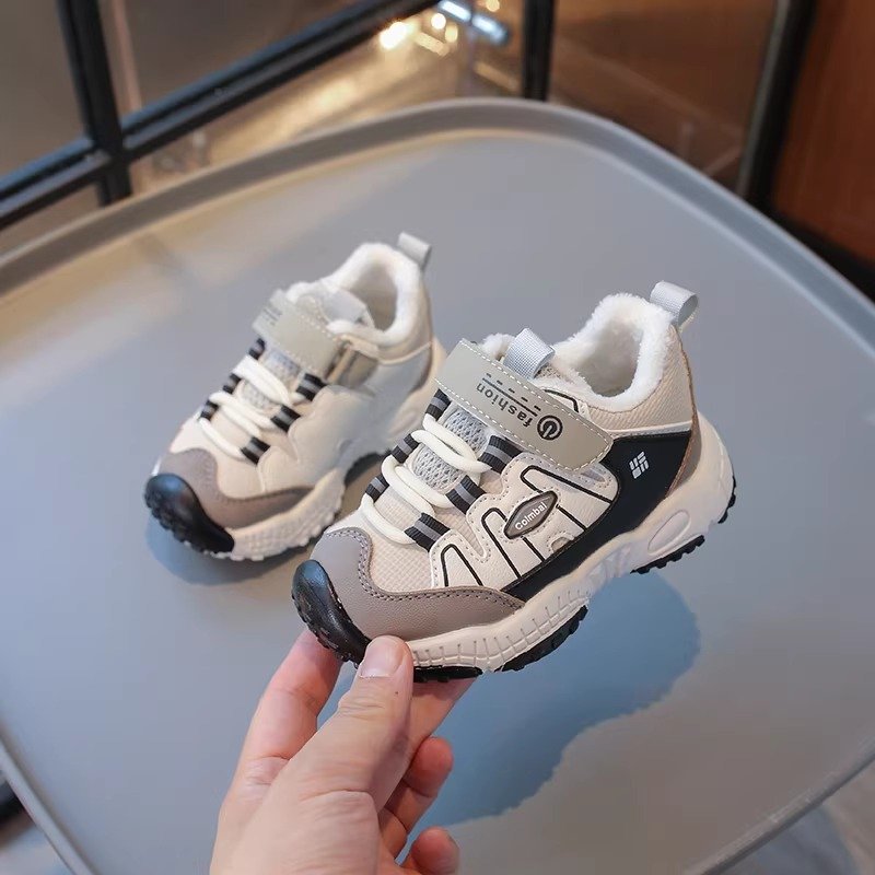 WhatsApp Image 2025-12-20 at 7.39.42 PM كوتشي أطفال - الصورة 1