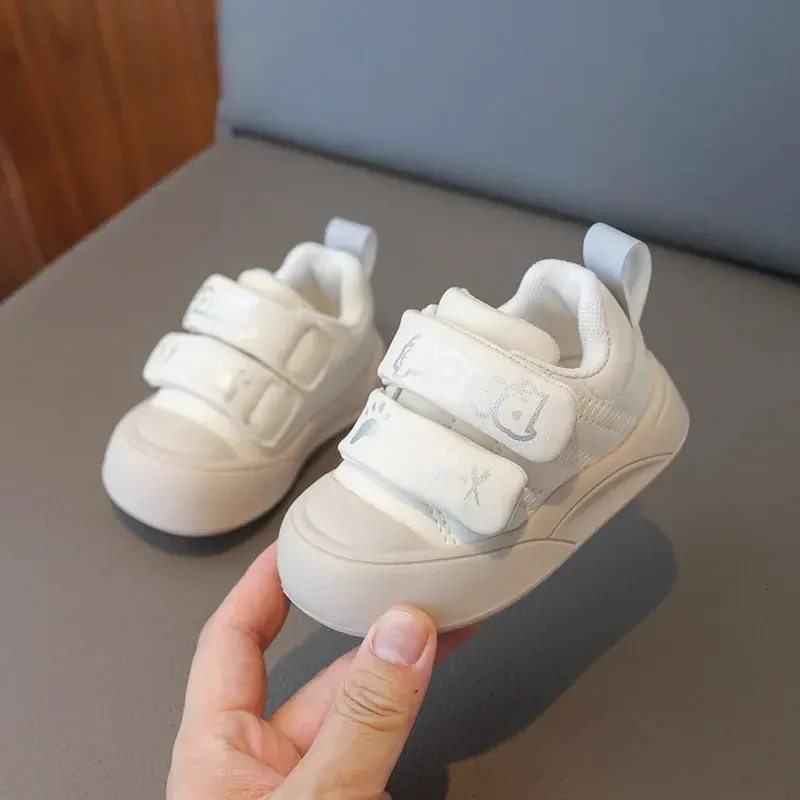 4f8c366f-384a-4c4a-9866-3daf7a914d7b كوتشي أطفال - الصورة 1