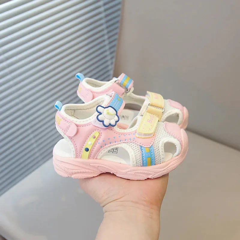 9945d671-7ee7-47b0-8256-72ae20fac5a9 صندل أطفال مستورد - الصورة 1