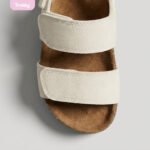 ⁦صندل أطفال "Off-white".⁩ - الصورة ⁦3⁩